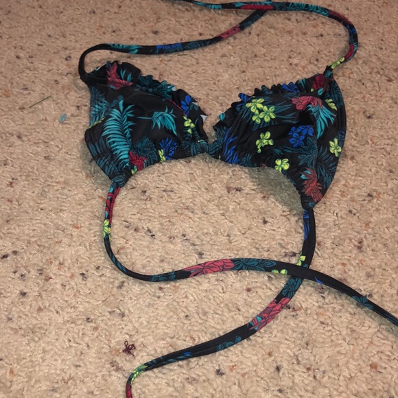 Fun swim suit top from gap - Picture 1 of 2
